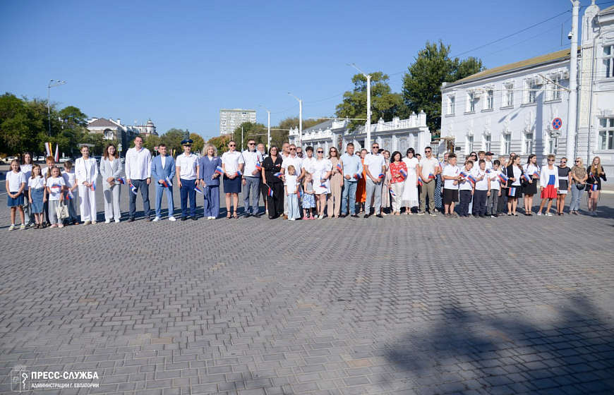 В Евпатории торжественно отметили День Государственного флага Российской Федерации